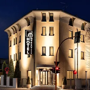 Ovest 4*, Piacenza Italien